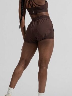 BuffBunny Lifesaver Active Short Dark Brown High Rise Pockets Medium